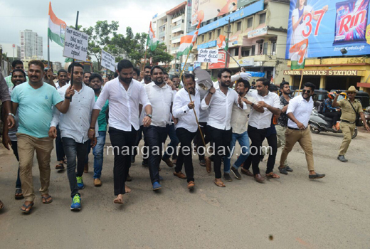 Cong protest 